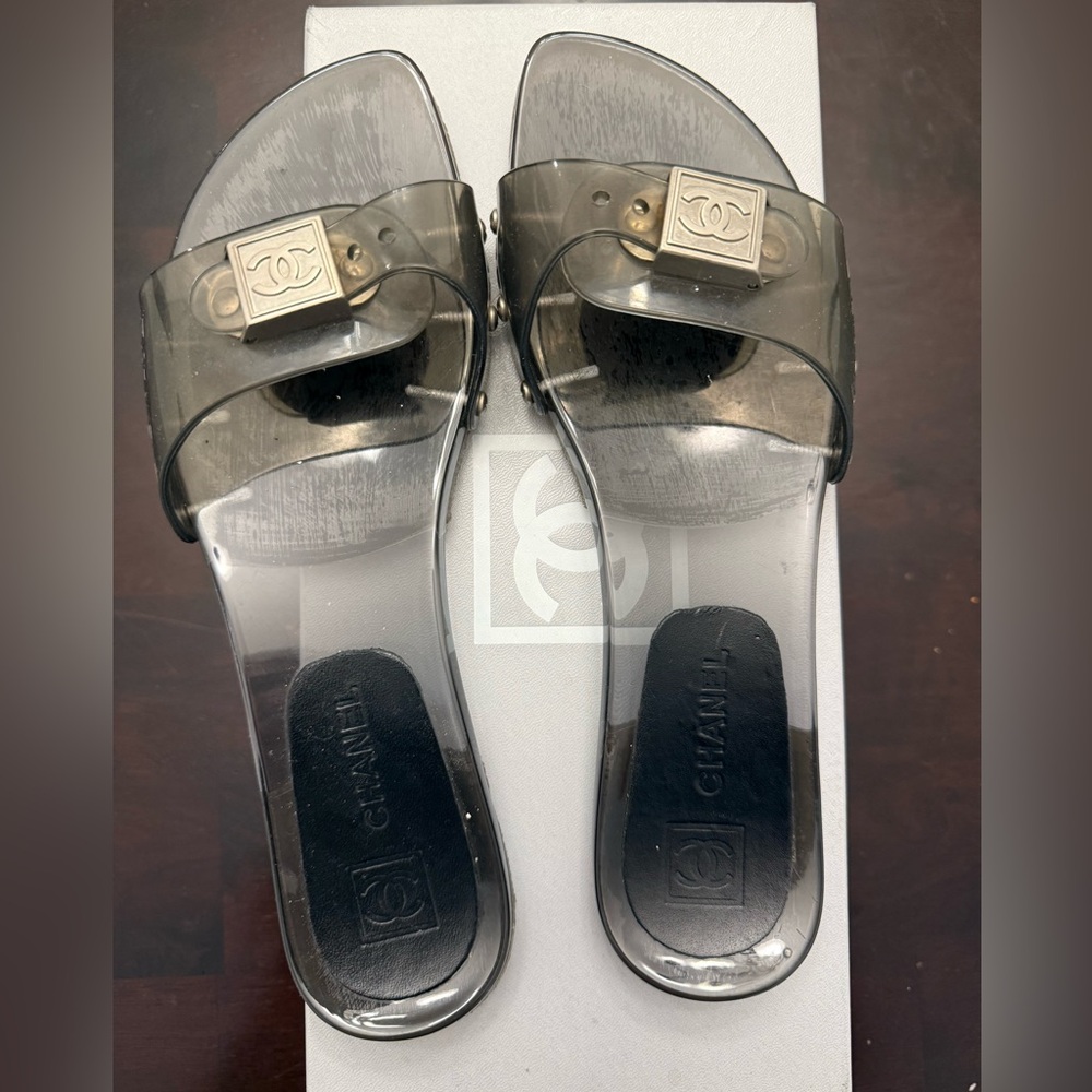 Chanel slides